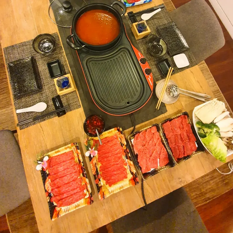 Having sukiyaki and yakiniku for rainy day. slurrpp |YCさん