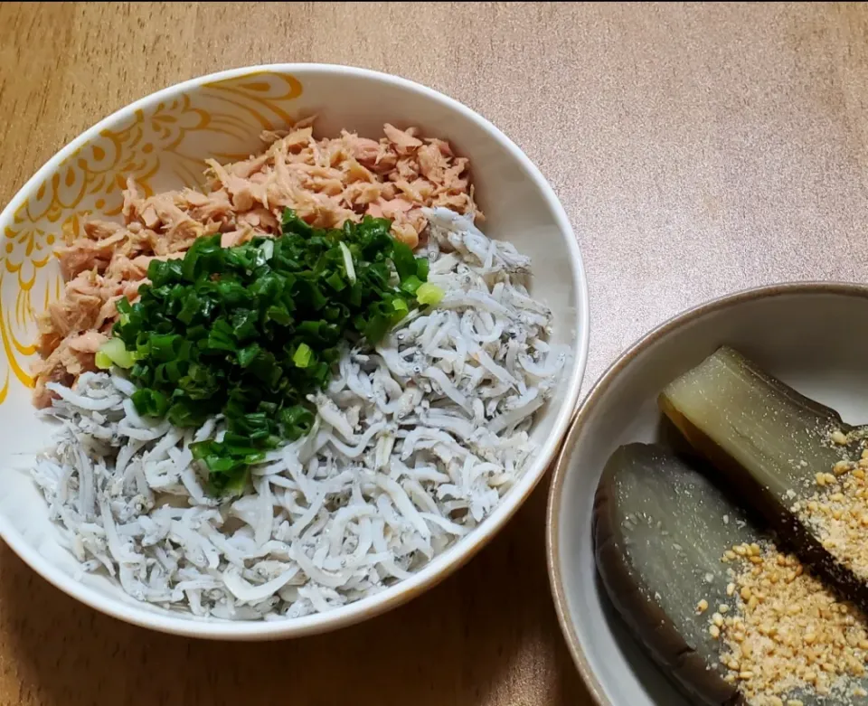 釜揚げしらすとツナの丼
なすの煮浸し|ナナさん