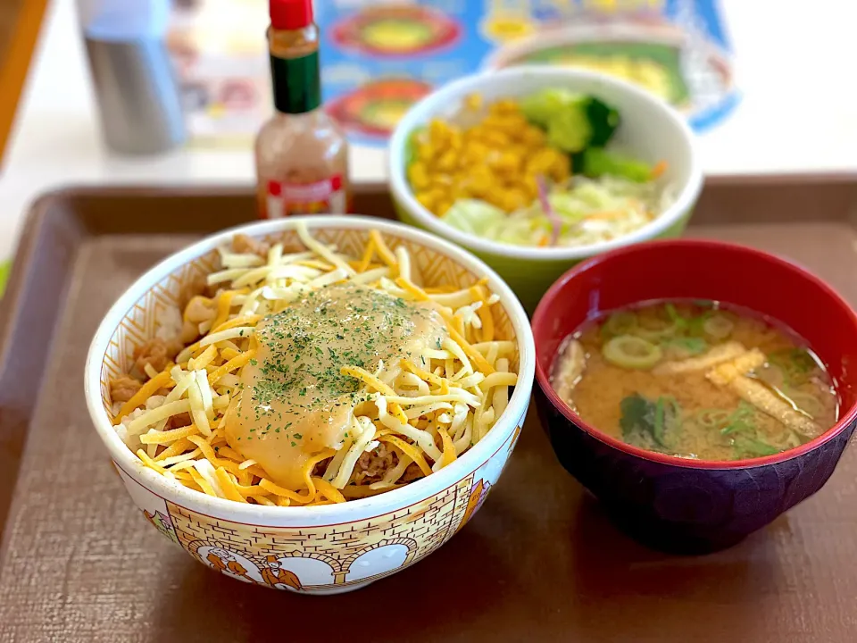 牛丼　チーズ　ねぎだく　つゆだく　サラダセット|マハロ菊池さん