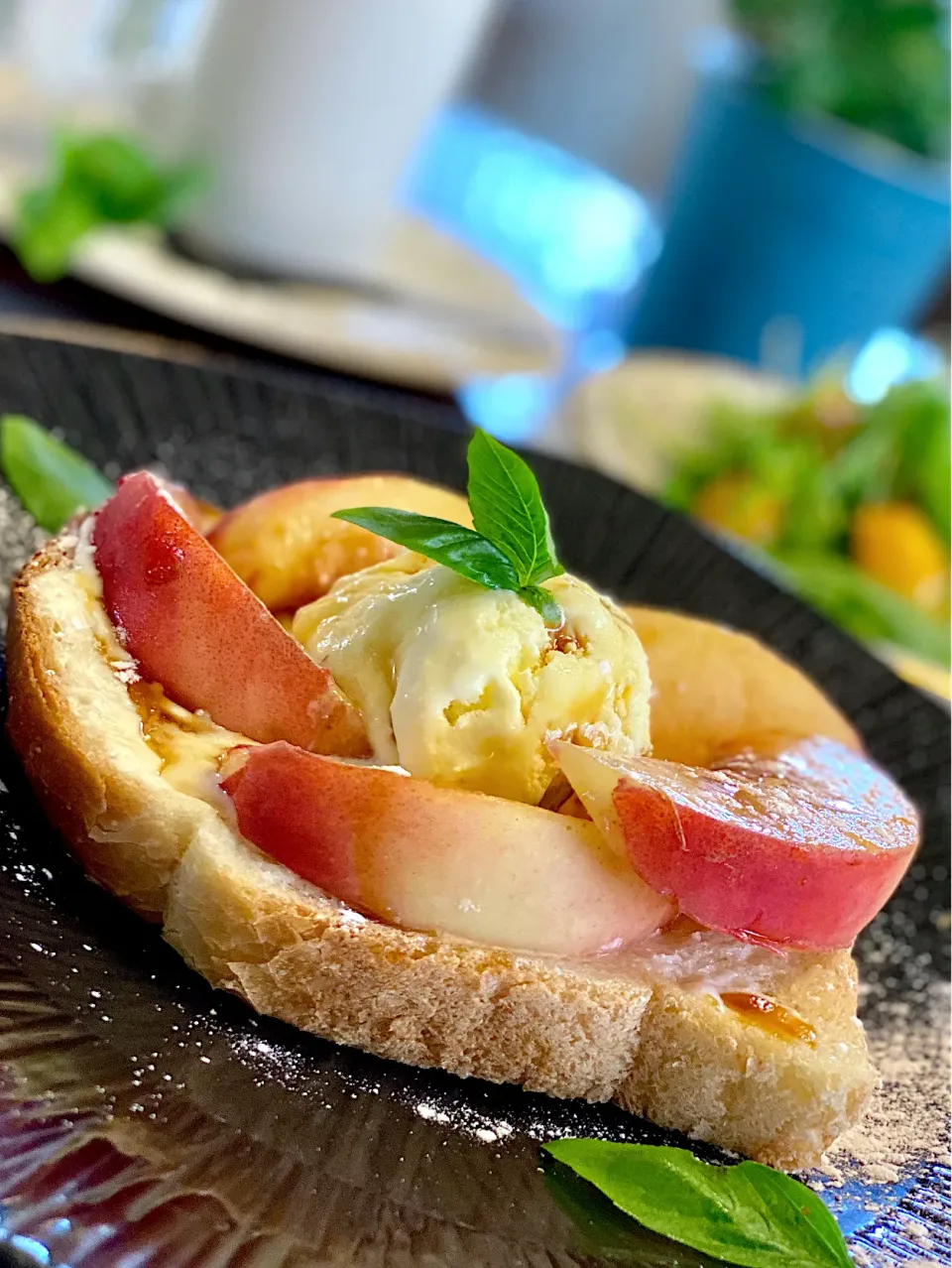 朝食の！あつひやトースト💖《生もも🍑とバニラアイス🍨》|paaruさん