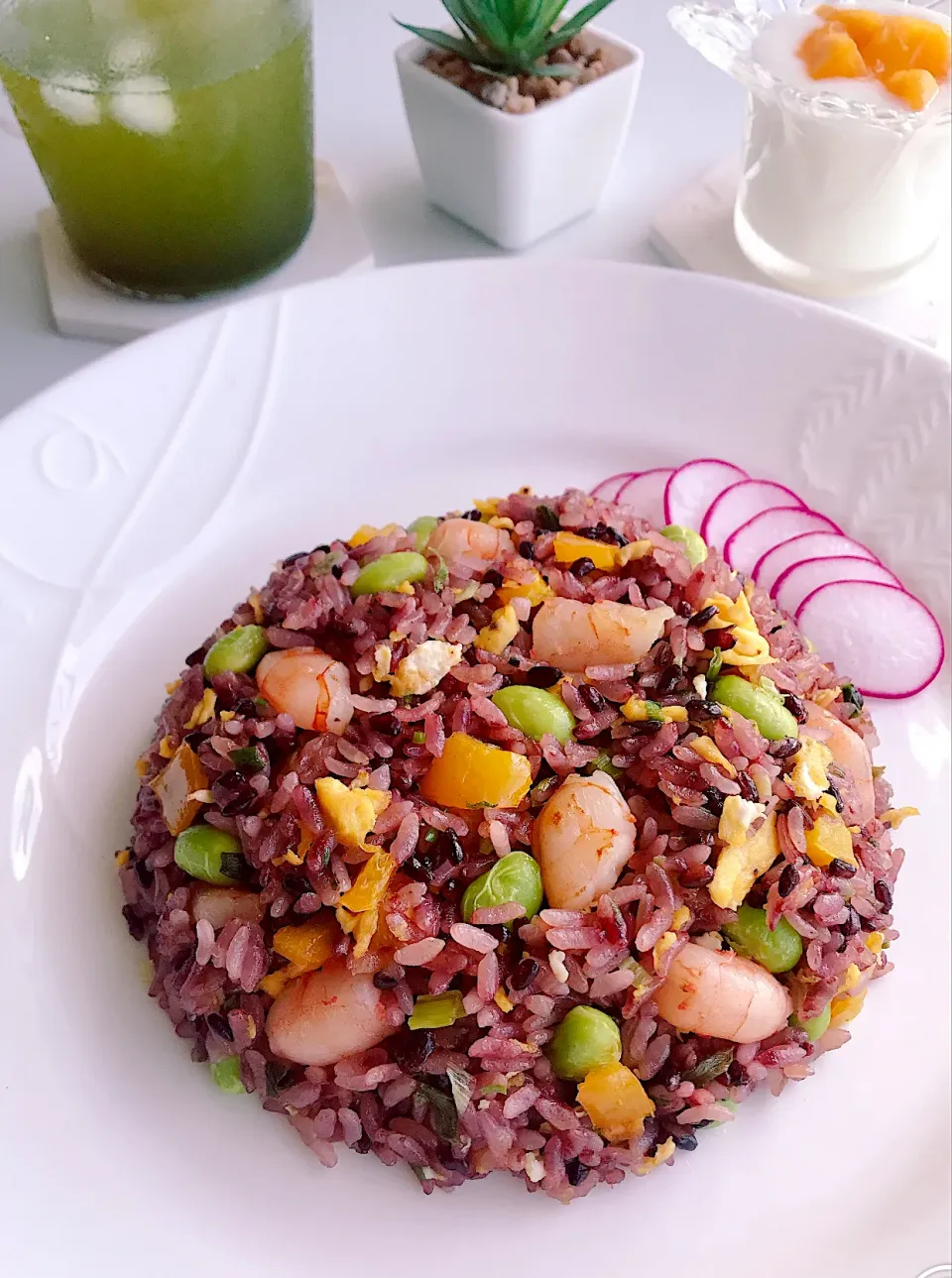 《黒米ご飯でモチっと海老チャーハン🦐》|ちゃべさん