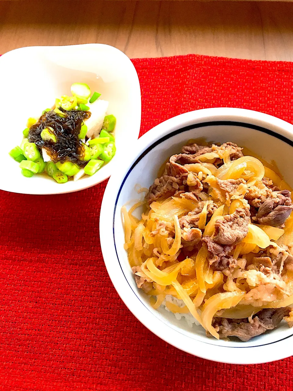 お昼ご飯は牛丼|くまとらさん