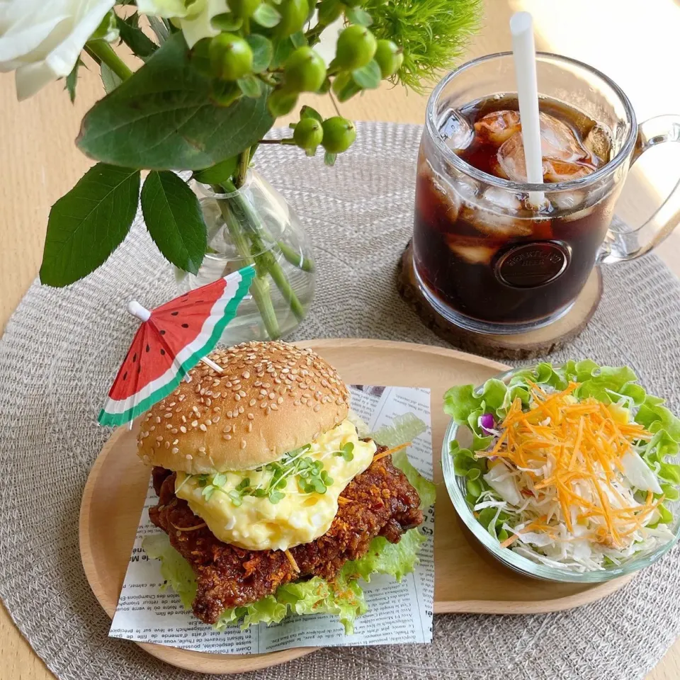 8/21❤︎うま辛スパイシーチキン&たまごサラダバーガー🍔🌱
〈サンド具材〉
・バーガーバンズ
・うま辛スパイシーチキン
・たまごサラダ
・コーングリーンサラダ|Makinsさん