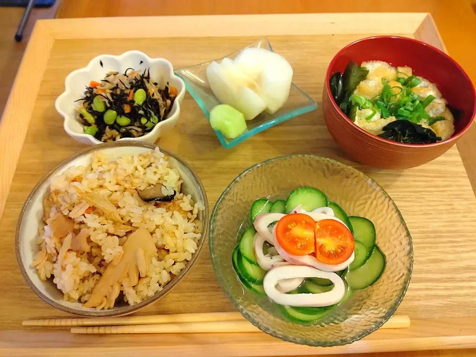 ☆鶏ゴボウ炊き込みご飯
☆イカとキュウリの酢の物
☆ひじきと切り干し大根の煮物
☆粒味噌で即席みそ汁
☆呉羽ナシ＆自家栽培ミニメロン|chikakoさん