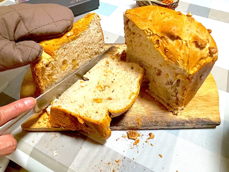 スイートくるみ食パン🍞|江口笑湖さん