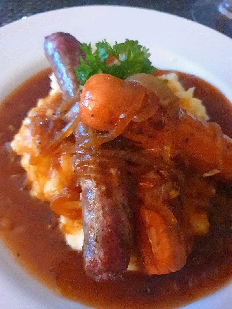 Snapdishの料理写真:Bangers and Mash. Casual saturday. Pub Grub|YCさん