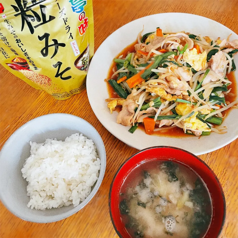 粒みそお味噌汁で簡単豚肉と卵の野菜炒め定食|ふうりんさん