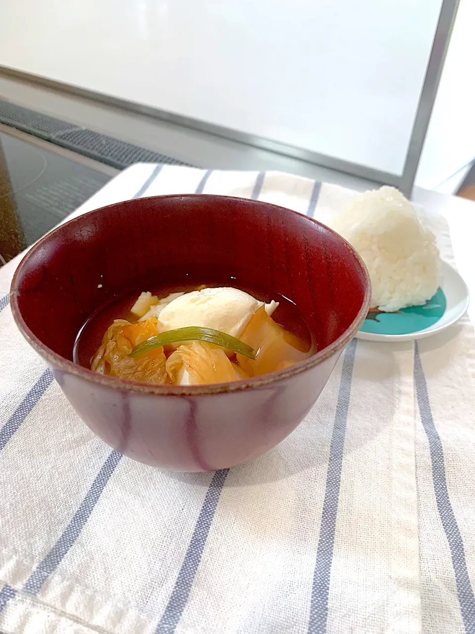 キムチとすくい豆腐の冷やしみそ汁|いっかくさん