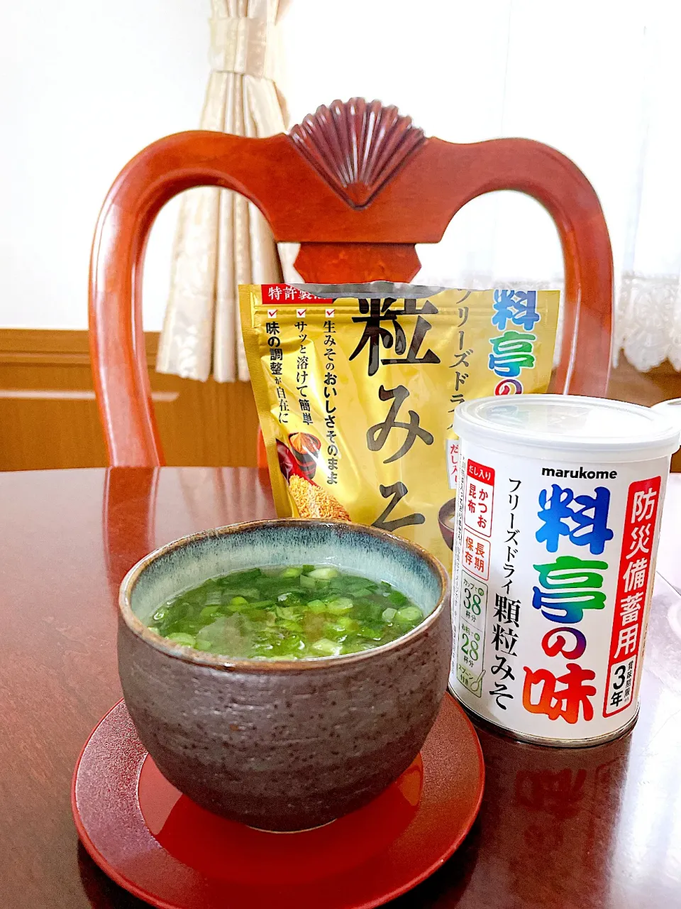 Snapdishの料理写真:ストック乾物(ワカメ・高野豆腐・ネギ)を使って防災味噌汁|m’chinさん