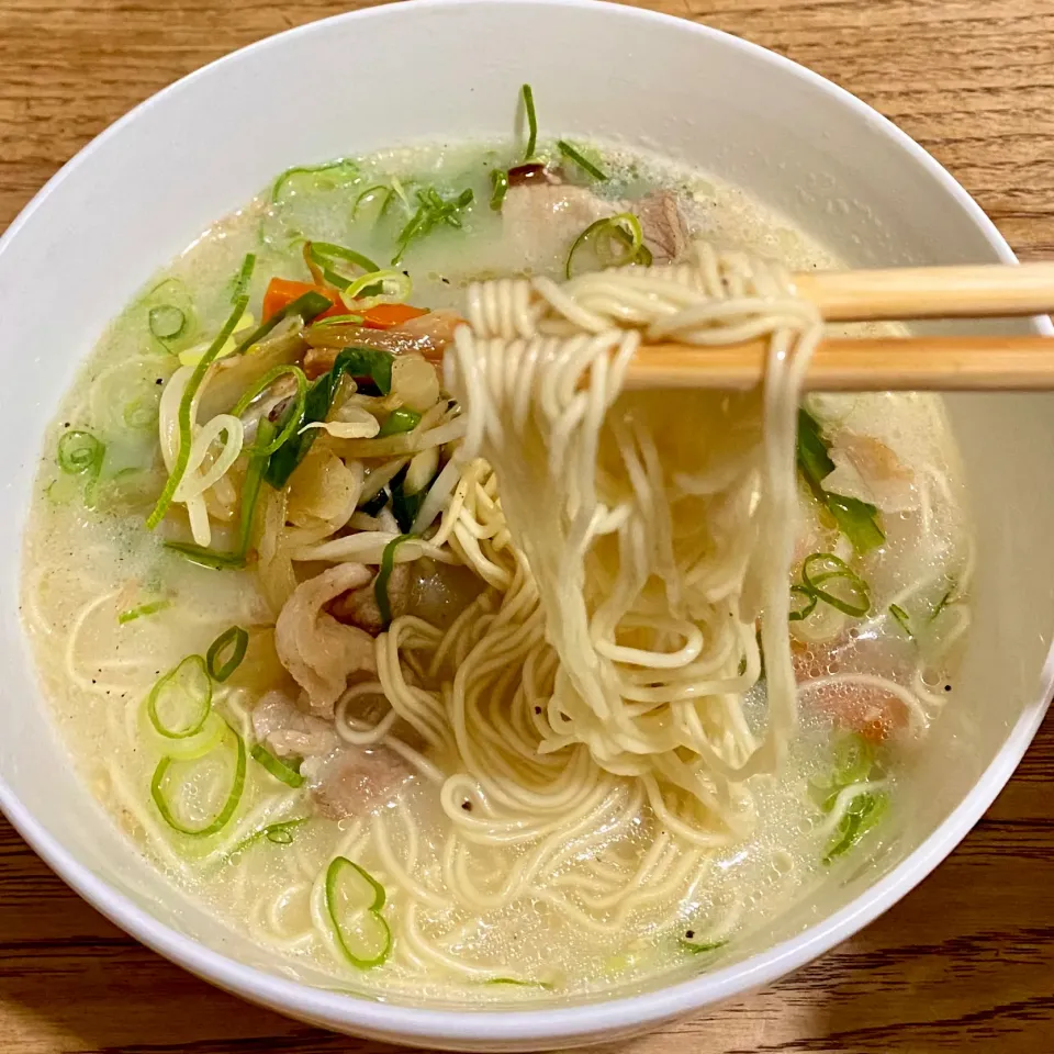 Snapdishの料理写真:インスタントラーメン&炒飯で晩ごはん|ばくあんしゃさん