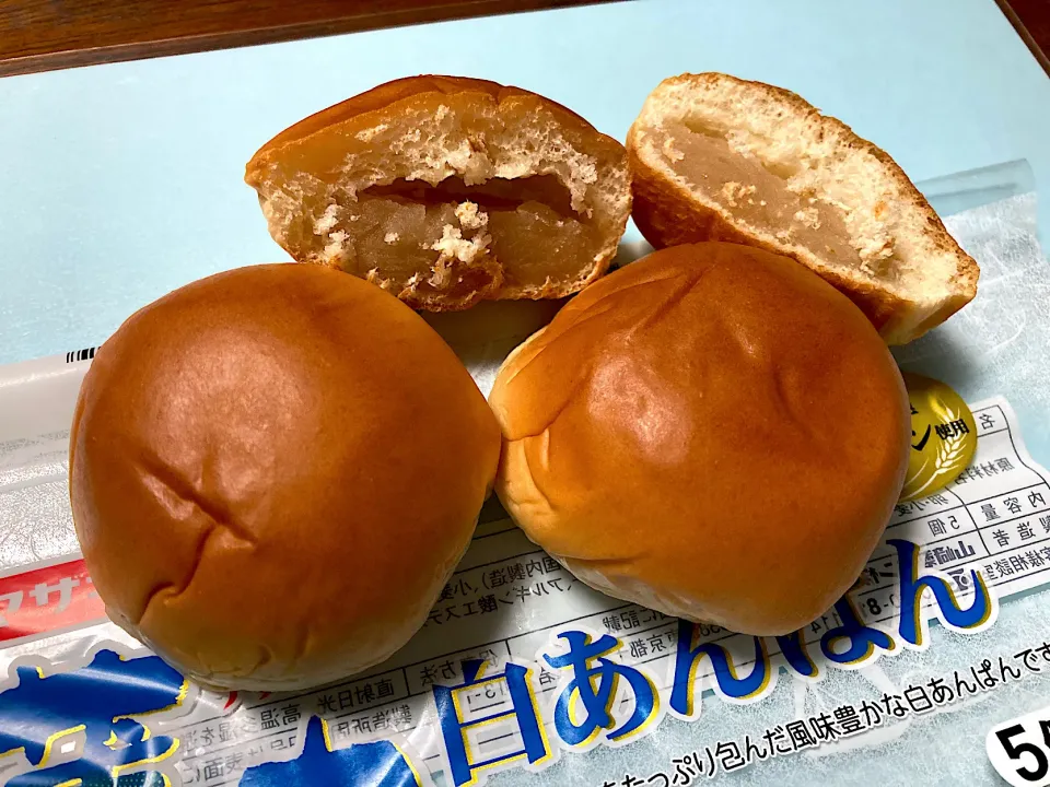 Snapdishの料理写真:薄皮白あんぱん|はっちぃさん