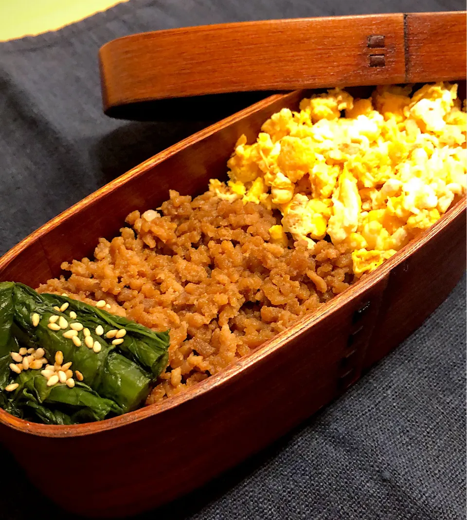 そぼろ丼弁当😍|さおさん