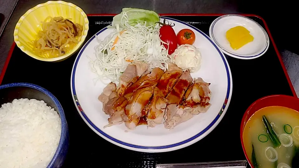 鶏肉の照り焼き定食|nyama1さん