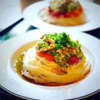 オクラトマト焼き胡桃のぶっかけ素麺♪|ちーちさん