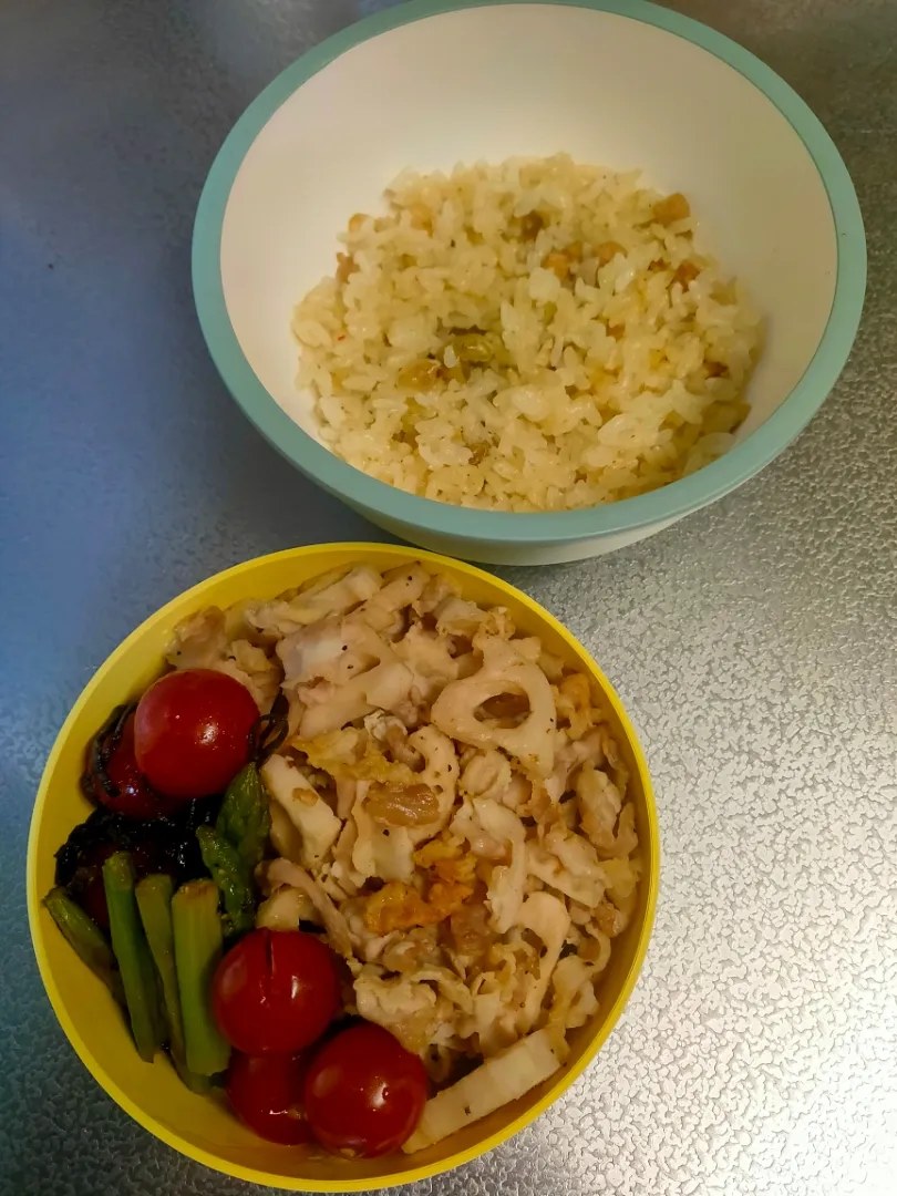 Snapdishの料理写真:・豚肉とレンコンの塩風味焼き
・ミニトマトのはちみつレモン(作りおき)
・ミニトマトのごま塩昆布(作りおき)
・塩焼きペッパーアスパラ(作りおき)
・さばご飯(残りものもらった)|あーちゃんさん