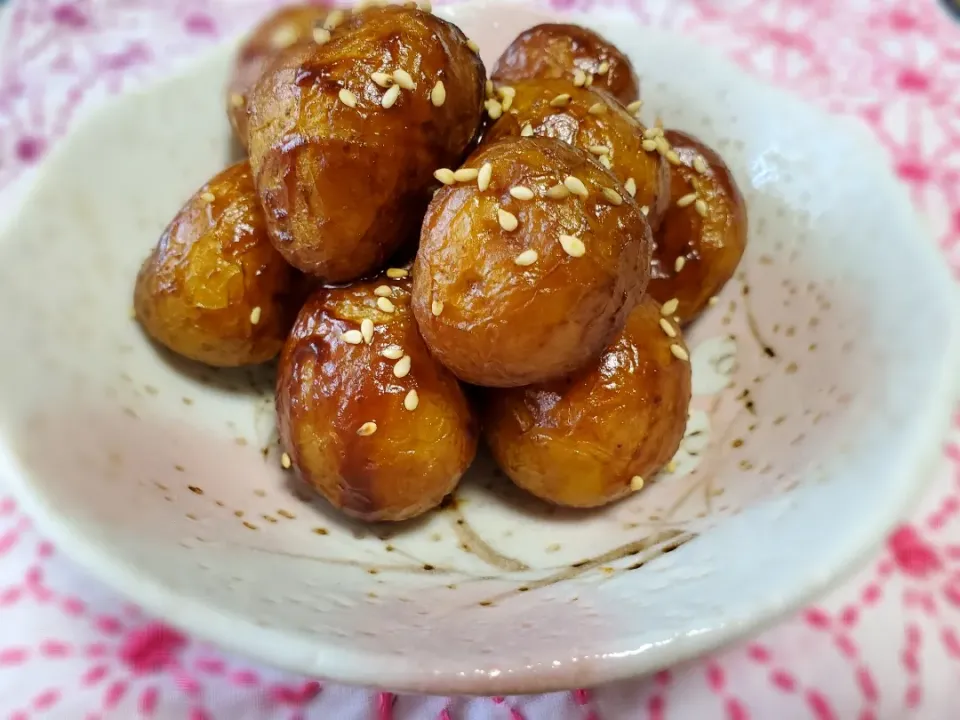 小豆🌼さんの料理 小じゃが芋の甘辛味噌炒め|みよぱさん