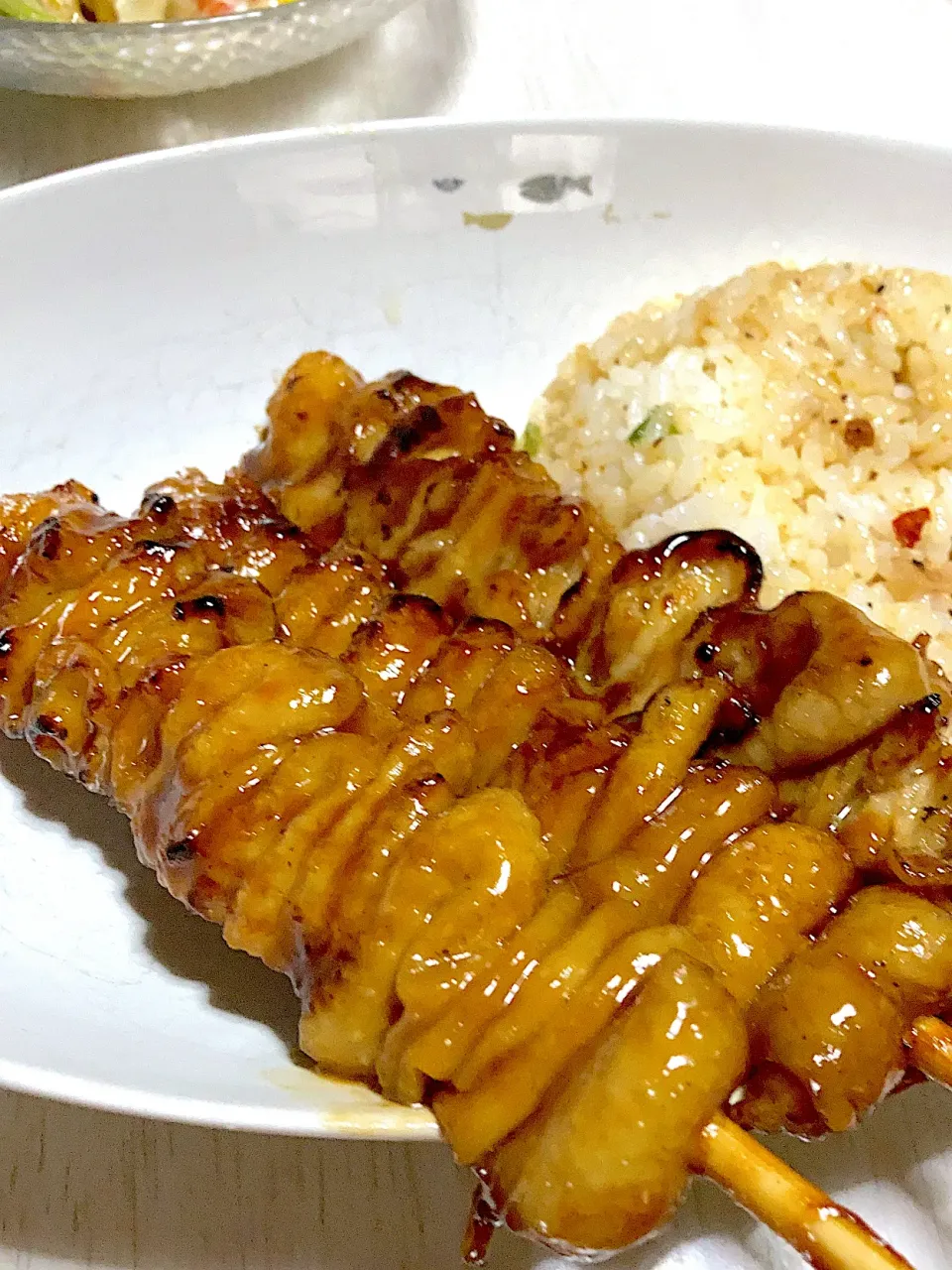 Snapdishの料理写真:旦那が作った晩御飯、焼き鳥、鶏皮チャーハン|Ayaさん