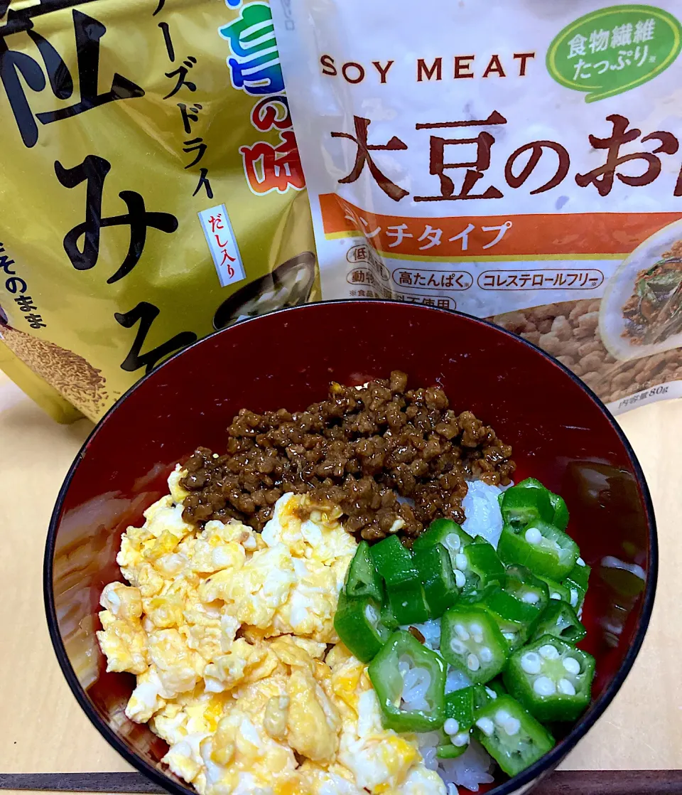 単身赴任中の男飯(三色丼)|おおもりの星さん