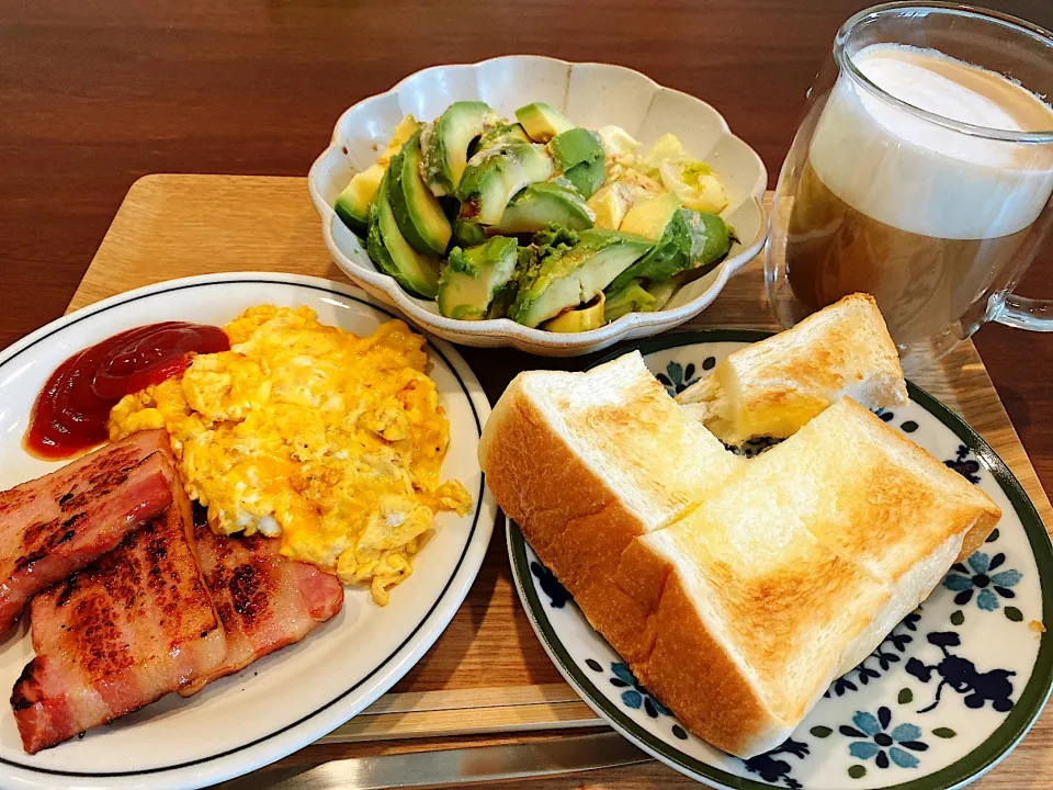 厚切り食パン🍞　朝食|あっきーぬさん