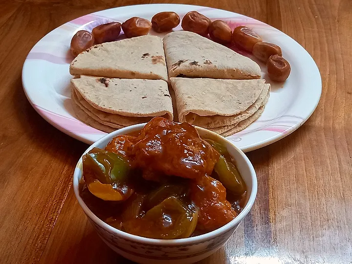 Chilli chicken & Roti...|Moumita Chowdhury Senさん