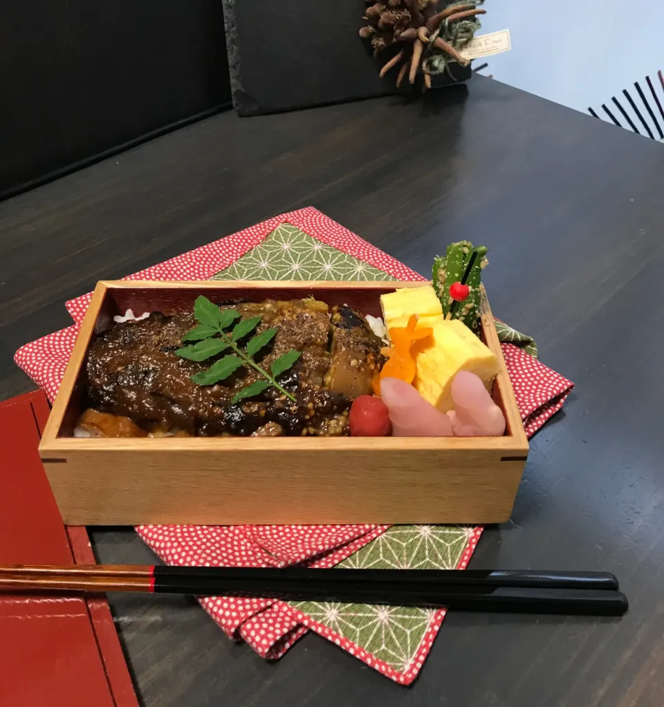 Snapdishの料理写真:茄子と豚バラ肉の蒲焼き弁当|sasori595さん