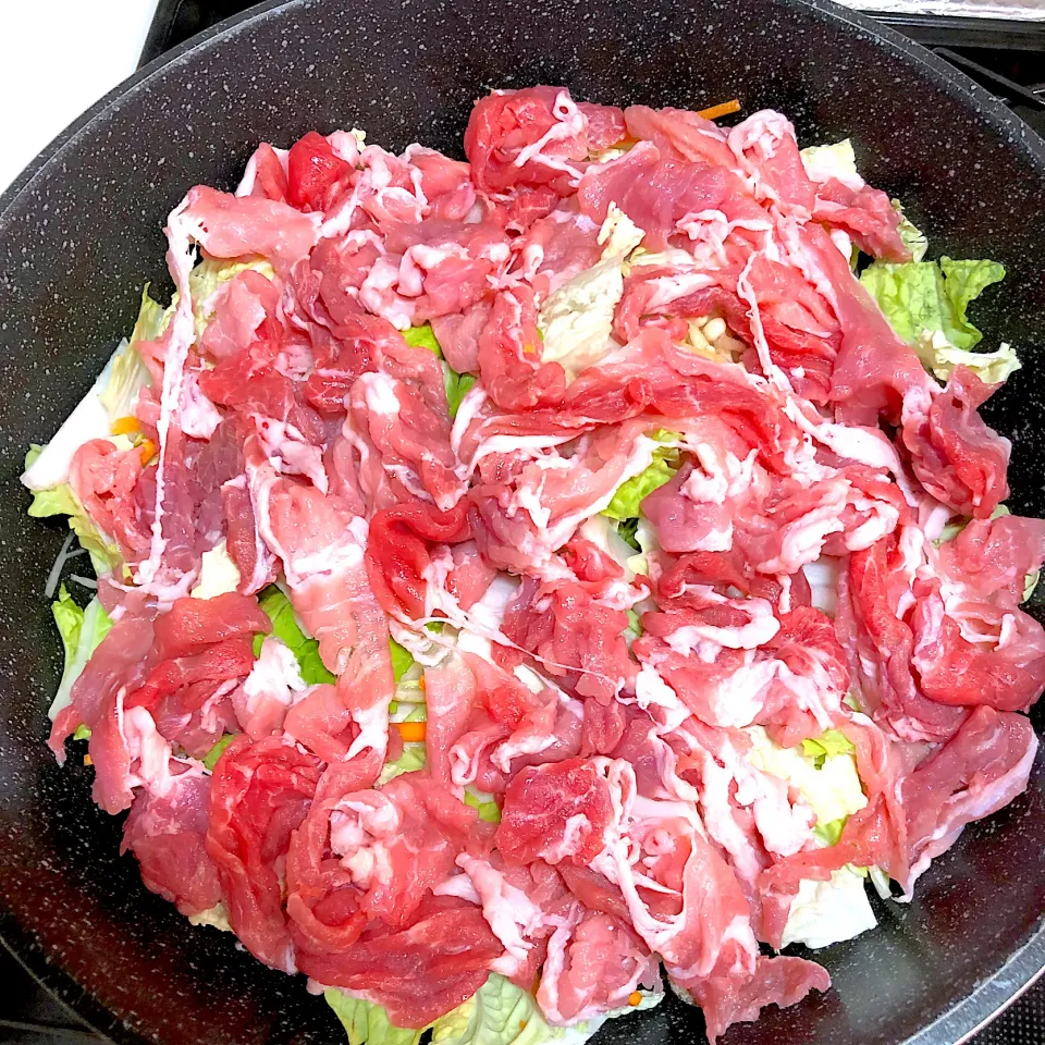 白菜やキノコと豚コマでフライパン蒸し😋|すかラインさん