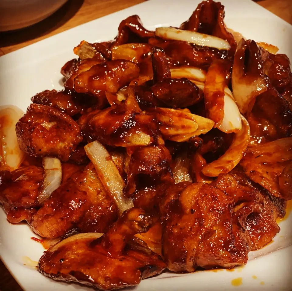 Homemade crispy fried Pork loon strips in Sweet & Sour BBQ spicy sauce with Onions & Mushrooms 
With Jasmine Rice 
#rice #pork #homecooking 
#ilovecooking 
#foo|Emanuel Hayashiさん