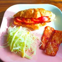 croissant with bacon|sasyさん