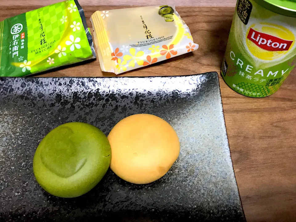 Snapdishの料理写真:みるく饅頭と抹茶ラテ|Tak@さん