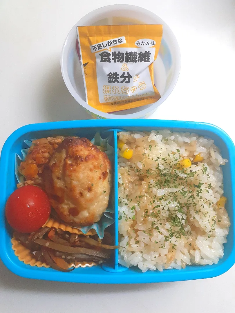 Snapdishの料理写真:☆小１弁当☆コーンバターごはん、金平牛蒡、ボロネーゼ、チーズハンバーグ、ミニトマト、蒟蒻ゼリー|ｼｮｺﾗさん