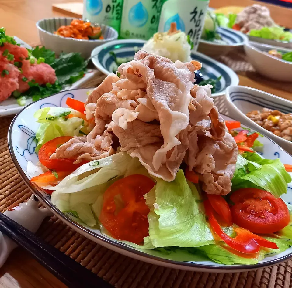 Snapdishの料理写真:チャミスルが止まらないっ‼️
昨夜の晩御飯
ヘルシーに豚モモシャブで冷シャブ|ナオミさん