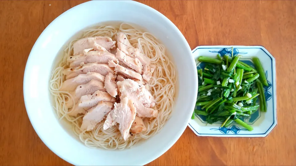 ８月２４日　鶏冷麺　空芯菜のにんにく炒め|いもこ。さん