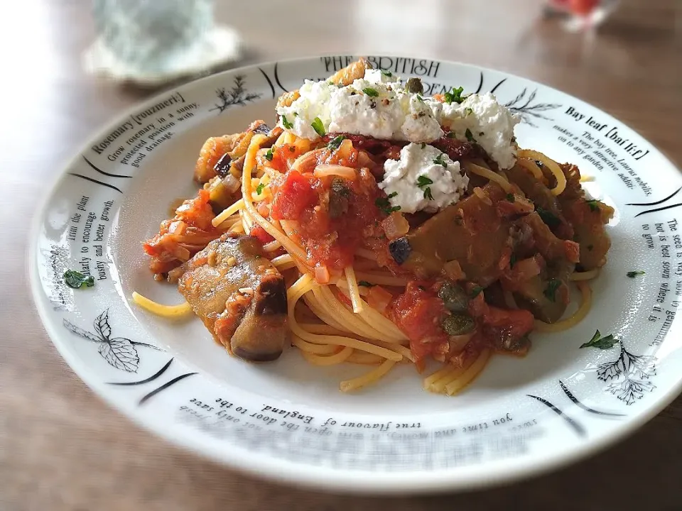 なすとツナのトマトソーススパゲティ|古尾谷りかこさん