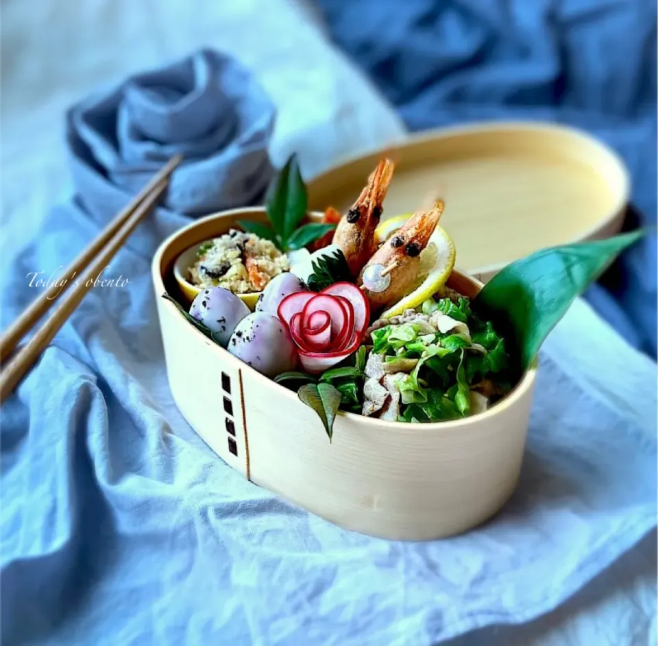 豚塩キャベツ🥩甘えびの唐揚げ🦐ゆかりうずら卵🥚卯の花🥕長芋の大葉巻き弁当🍱|Naoさん