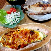 Snapdishの料理写真:赤魚の塩だれ焼き
天狗なすのミートソースグラタン
ゴボウサラダ
味噌汁|まいさん