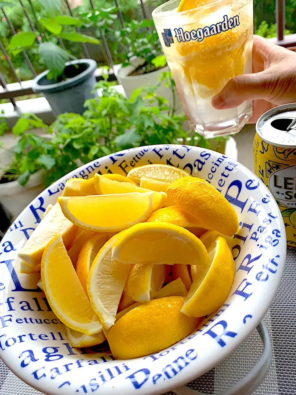 Snapdishの料理写真:横浜スタジアム名物風レモンサワー用レモン🍋カットして冷凍保存|シュトママさん