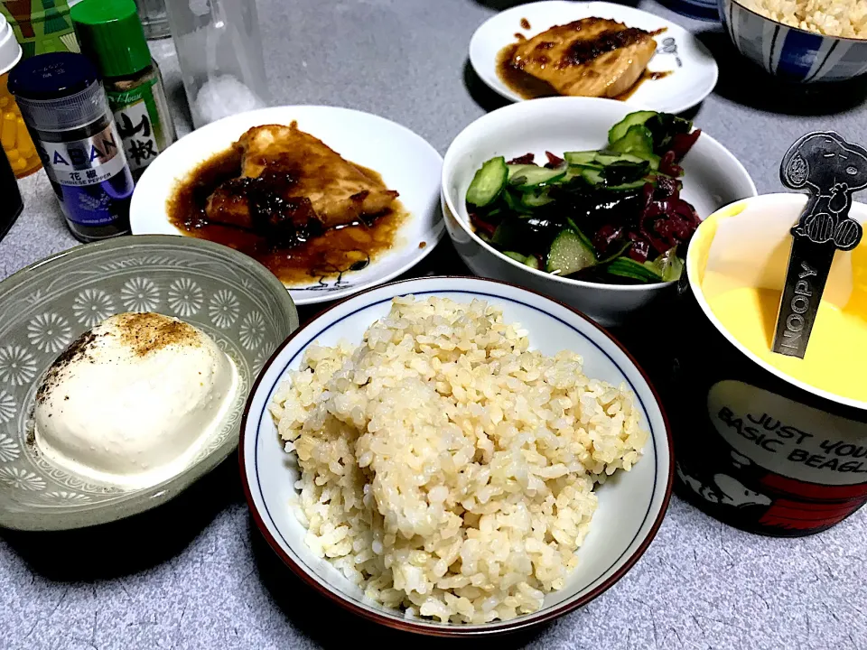 Snapdishの料理写真:冷やすとさらにオヤツ味になる #夕飯 ロウカット玄米ご飯、冷じゃが人参ポタージュ、冷奴(塩、花椒、山椒)、魚、ザワークラウトきゅうりワカメ酢の物|ms903さん