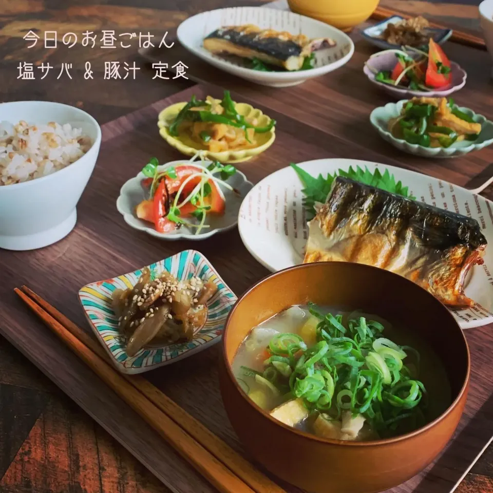 Snapdishの料理写真:塩サバ 豚汁定食🐟|ユッキーさん