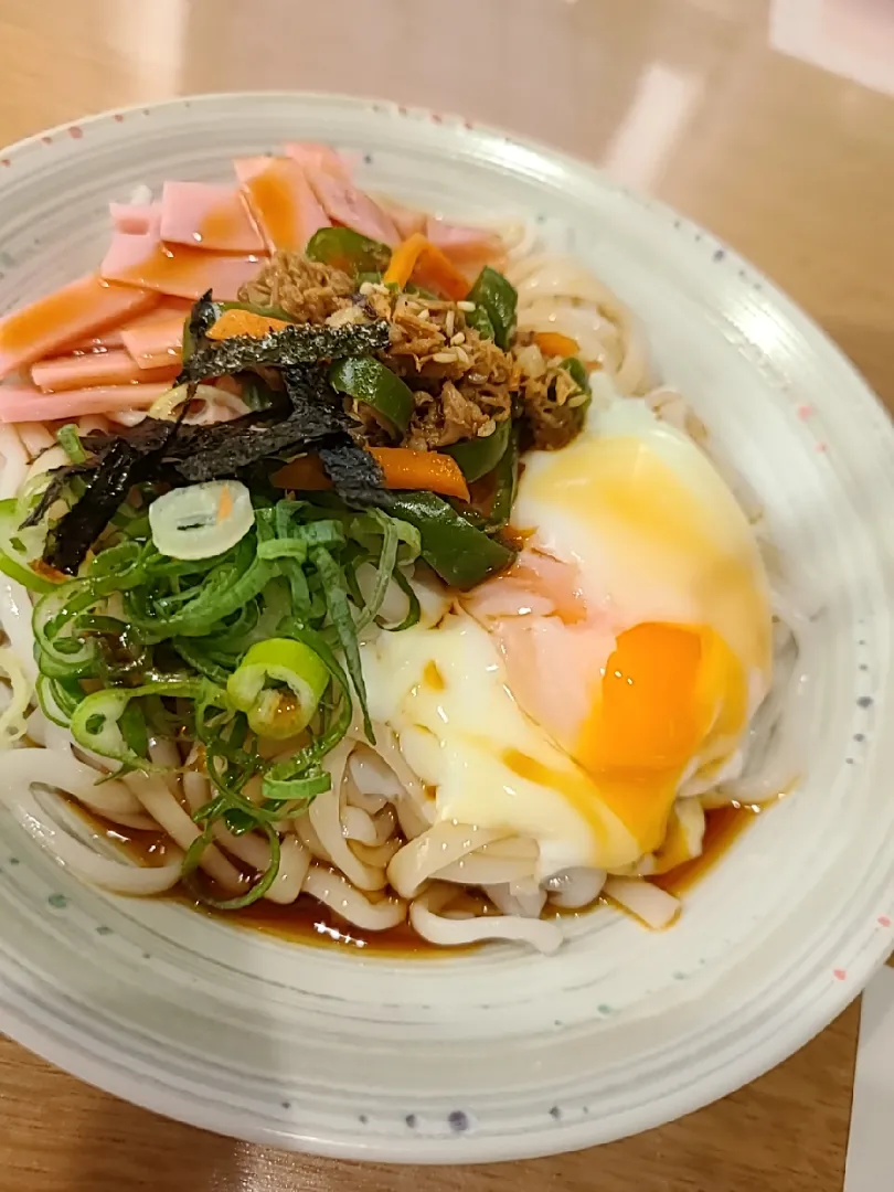 ～糖質ゼロ麺～
前日のおかずをチョイ足しした
これうま冷やし温玉のせうどん😋|みぽりん♪さん