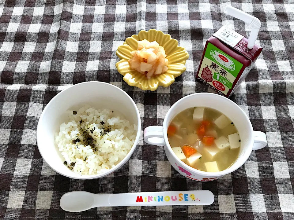 【離乳食】しらすソフトふりかけごはん、豆腐と野菜のお味噌汁、もも、麦茶|sayaさん