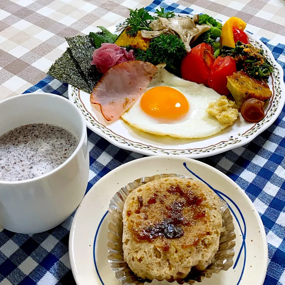 Snapdishの料理写真:今日の朝ごはん★オートミールとライ麦の明太子チーズ蒸しパンにピーマン味噌をつけて焼きました|riko30294さん