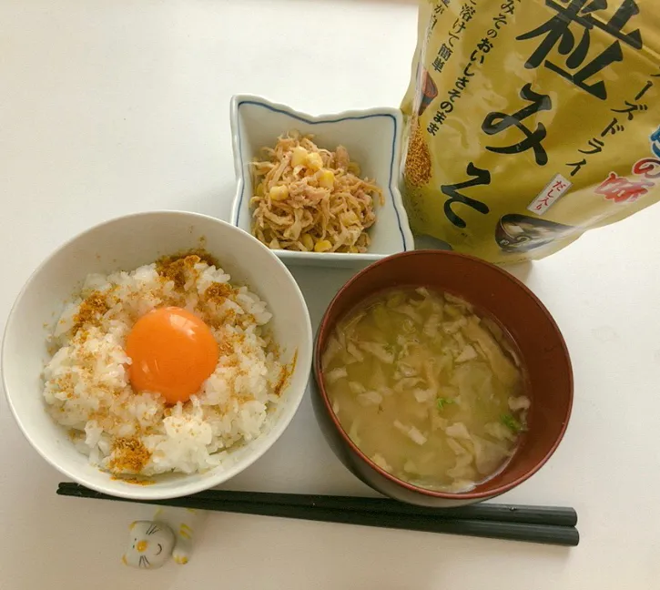 お湯ポチャレシピと即食レシピ‼︎粒味噌とカレー粉でTKG|sana.ayaさん