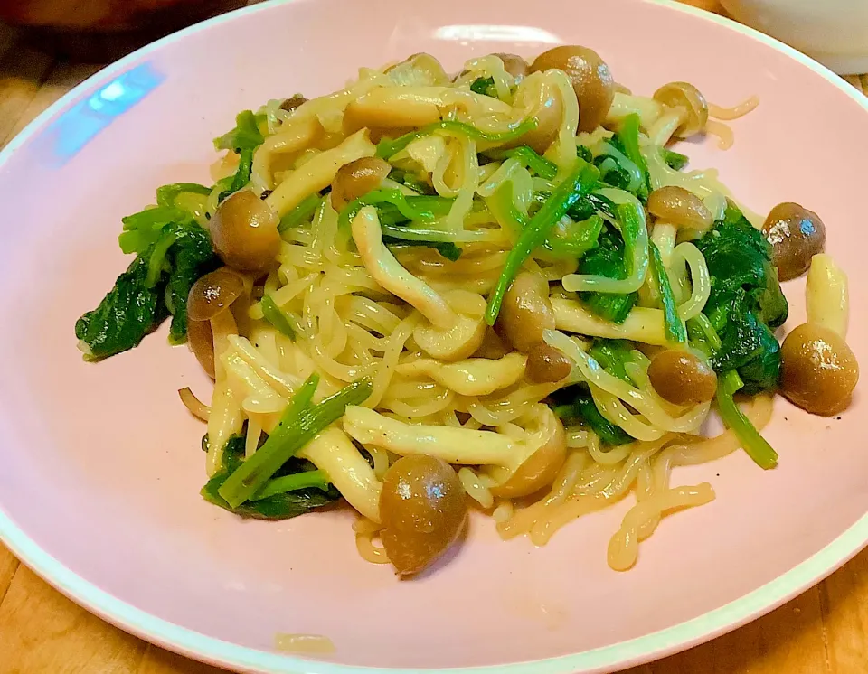 超⭐️痩せ麺
しらたきとほうれん草でロングパスタ🍝風|みずはらさん