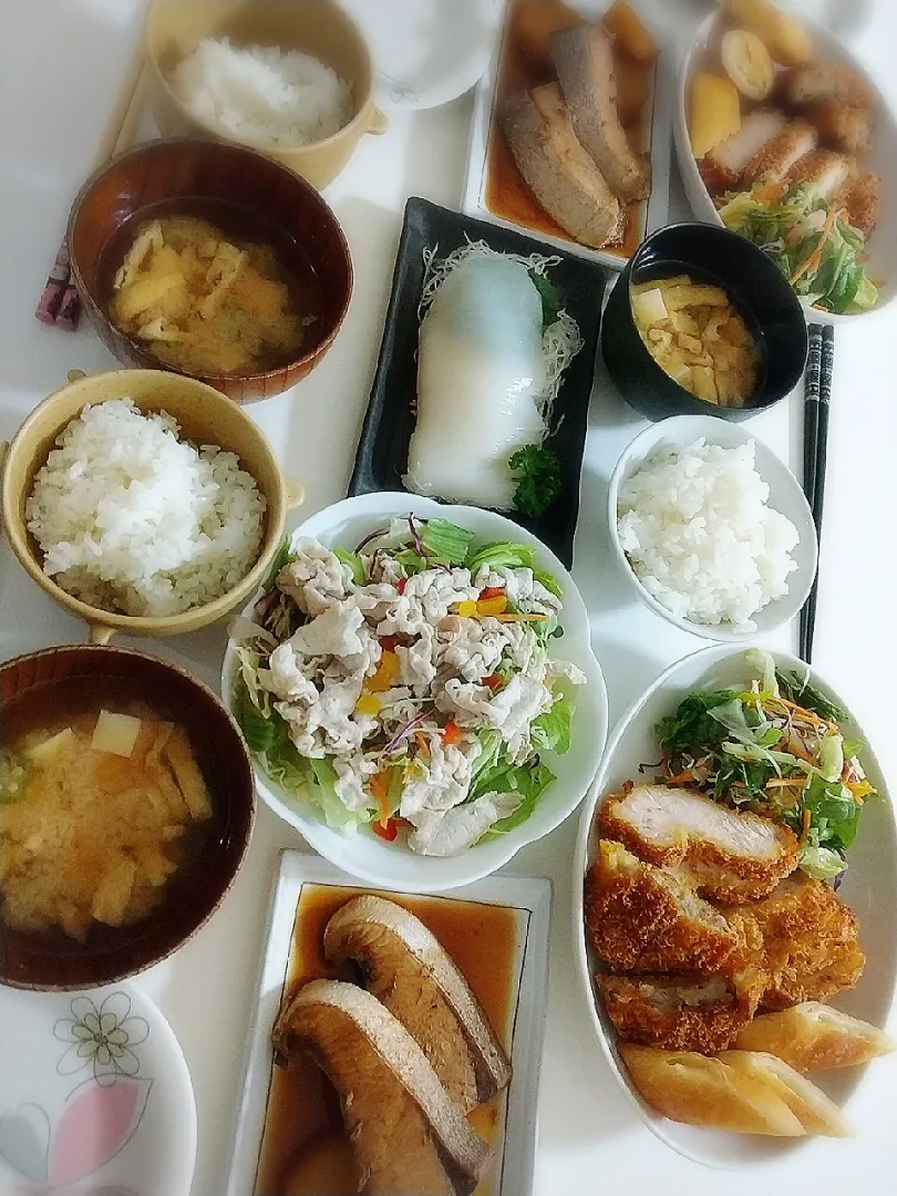 夕食(*^^*)
チキンカツ、和牛コロッケ、チーズ揚げ春巻き&🥗
ぶり大根
イカそうめん
冷しゃぶサラダ🥗
お味噌汁(オクラ、豆腐、油揚げ)|プリン☆さん