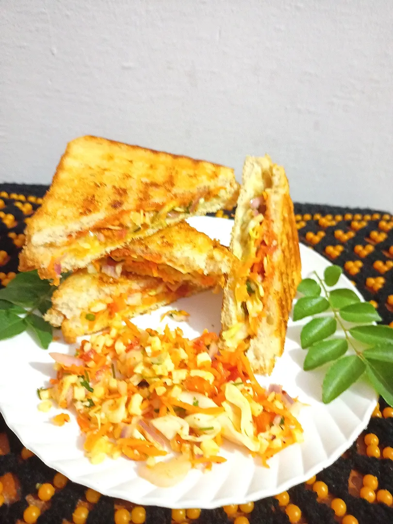 ➡️ CHEESEY VEG GRILLED SANDWICH 😍🔥😇
.
.
#firstpost #cheesey #grilled #sandwich #like #follow #comment #keepsupporting #foodies|Cookwith Leenaさん