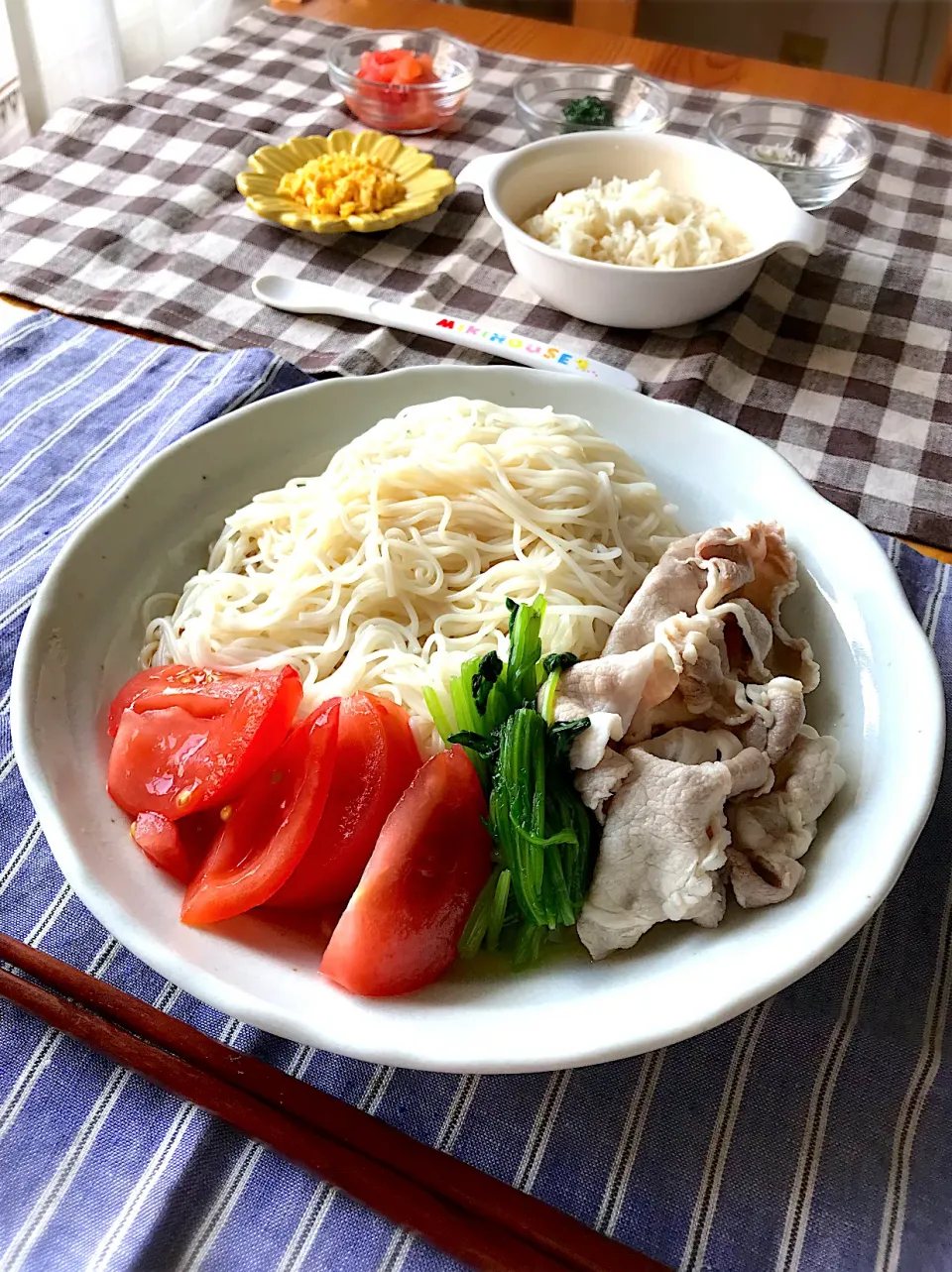 Snapdishの料理写真:sayaさんの料理 【離乳食】そうめん、錦糸卵、トマト、ほうれん草、しらす、もも（後から追加）|sayaさん