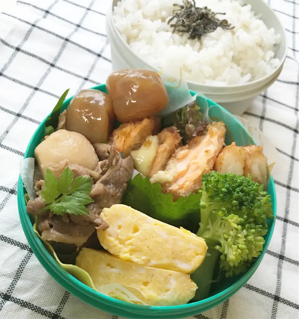 Snapdishの料理写真:今日のパパ弁当はサーモンフライ弁当♪|key♪さん