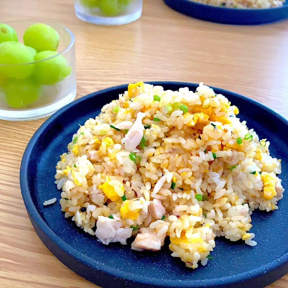 卵チャーハンで朝食|ツインうさぎさん