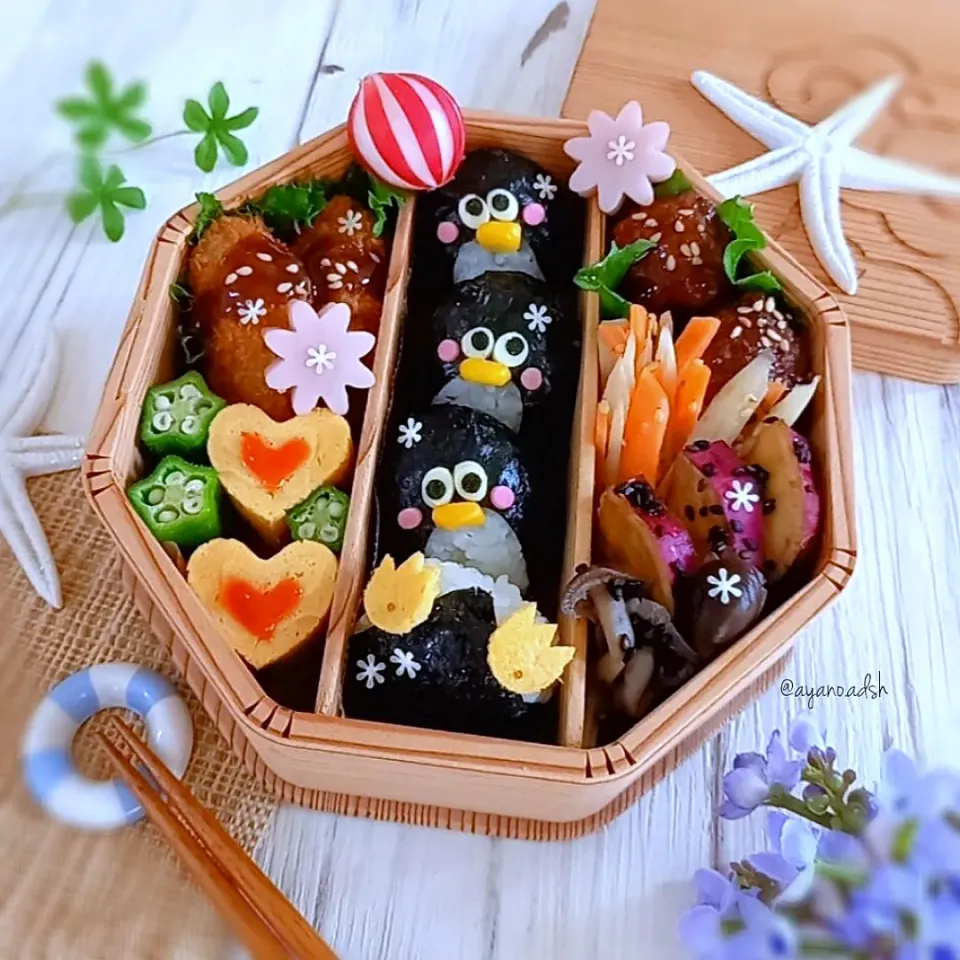 🌴🐧ペンギンおにぎり弁当🐧🌴
１番前のコ🐧は飛び込んでいるのでお尻と足が見えてます😄|ayano.adshさん