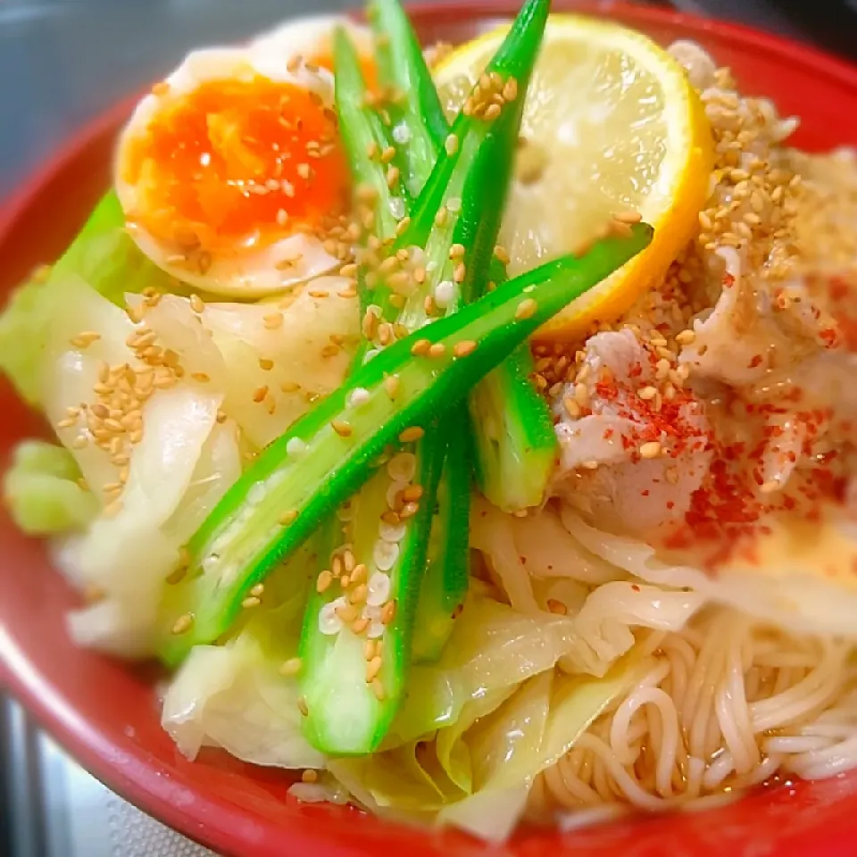 Snapdishの料理写真:冷し豚しゃぶごまダレ素麺～♪♪|砂糖味屋キッチンさん